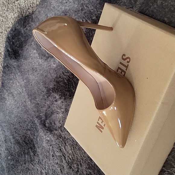 Steve Madden Shoes - Sz 6 Steve Madden Color Camel Patent